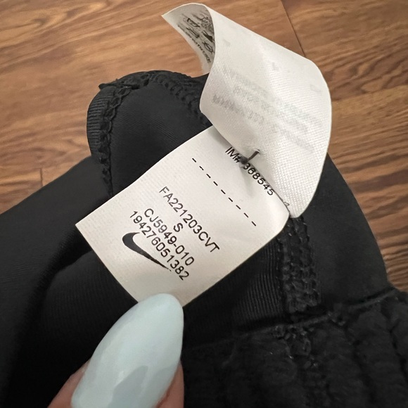 NEW Nike Black Medium Support Non Padded Swoosh 2.0 Sports Bra Size Small - Picture 4 of 5